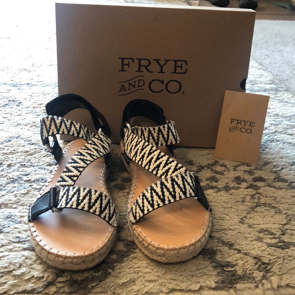 Women’s FRYE AND CO sandals